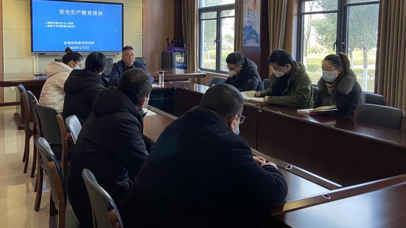 成人教育的收费标准存在较大差异，主要体现在以下几个方面：